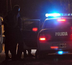 Policía-detiene-noche