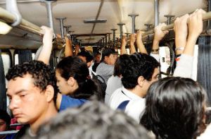 un-colectivo-lleno-de-pasajeros-_468_308_62794