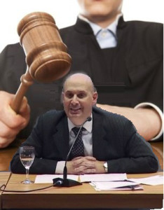 22670424-juez--rbitro-martillo-y-un-hombre-togado