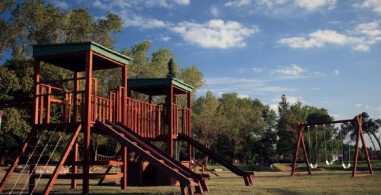 nota-1247788-instalan-juegos-infantiles-ecologicos-parque-municipal-pergamino-584333