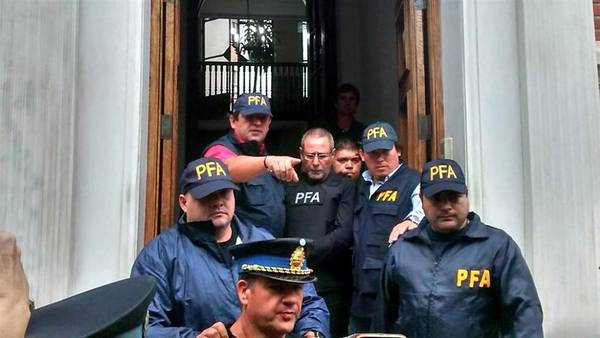 Ricardo-Jaime-detenido-Cordoba-DYNTwitter_CLAIMA20160402_0144_28