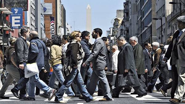 MULTITUD-MEDIODIA-METROPOLITANA-CIUDADES-POPULOSAS_CLAIMA20111028_0092_39