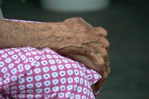 155920-esta-abuela-es-un-peligro-anciana-detenida-por-estafas-de-terrenos