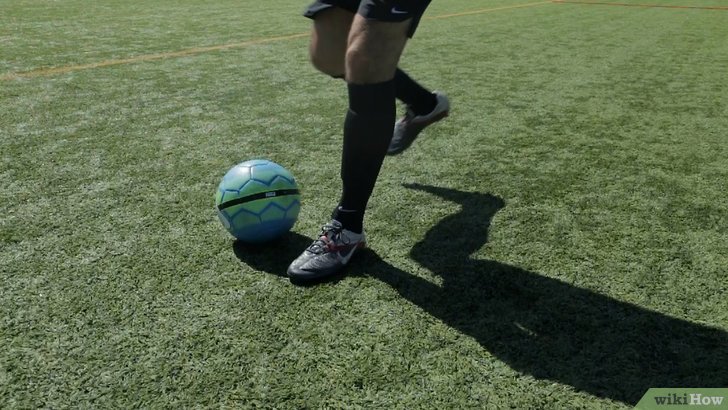 v4-728px-Kick-a-Soccer-Ball-Step-3-Version-4