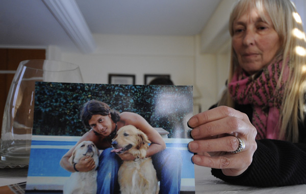 Ciudad de Pergamino Provincia de Buenos Aires Carlos y Susana Padres de Santiago Laguia el joven de Pergamino que murio en la explosion de gas en la calle Salta 2141 vivia en el Octavo piso le faltaba tres materia para recibirse de Medico tenia 25 aÃ±os. Santiago Laguia. LA CAPITAL/Sergio Toriggino (Rosario - Argentina - Tags: Ciudad)