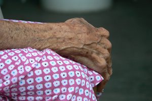 manos-de-anciana