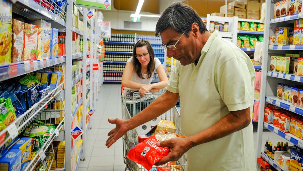 RECORRIDA POR SUPERMERCADOS PARA RECOPILAR TESTIMONIOS DE CONSUMIDORES SOBRE COMO CAMBIARON SUS PAUTAS DE CONSUMO A PARTIR DE LA CRISIS. ALFIERI MAURO 03/02/09RECORRIDA POR SUPERMERCADOS PARA RECOPILAR TESTIMONIOS DE CONSUMIDORES SOBRE COMO CAMBIARON SUS PAUTAS DE CONSUMO A PARTIR DE LA CRISIS. ALFIERI MAURO 03/02/09