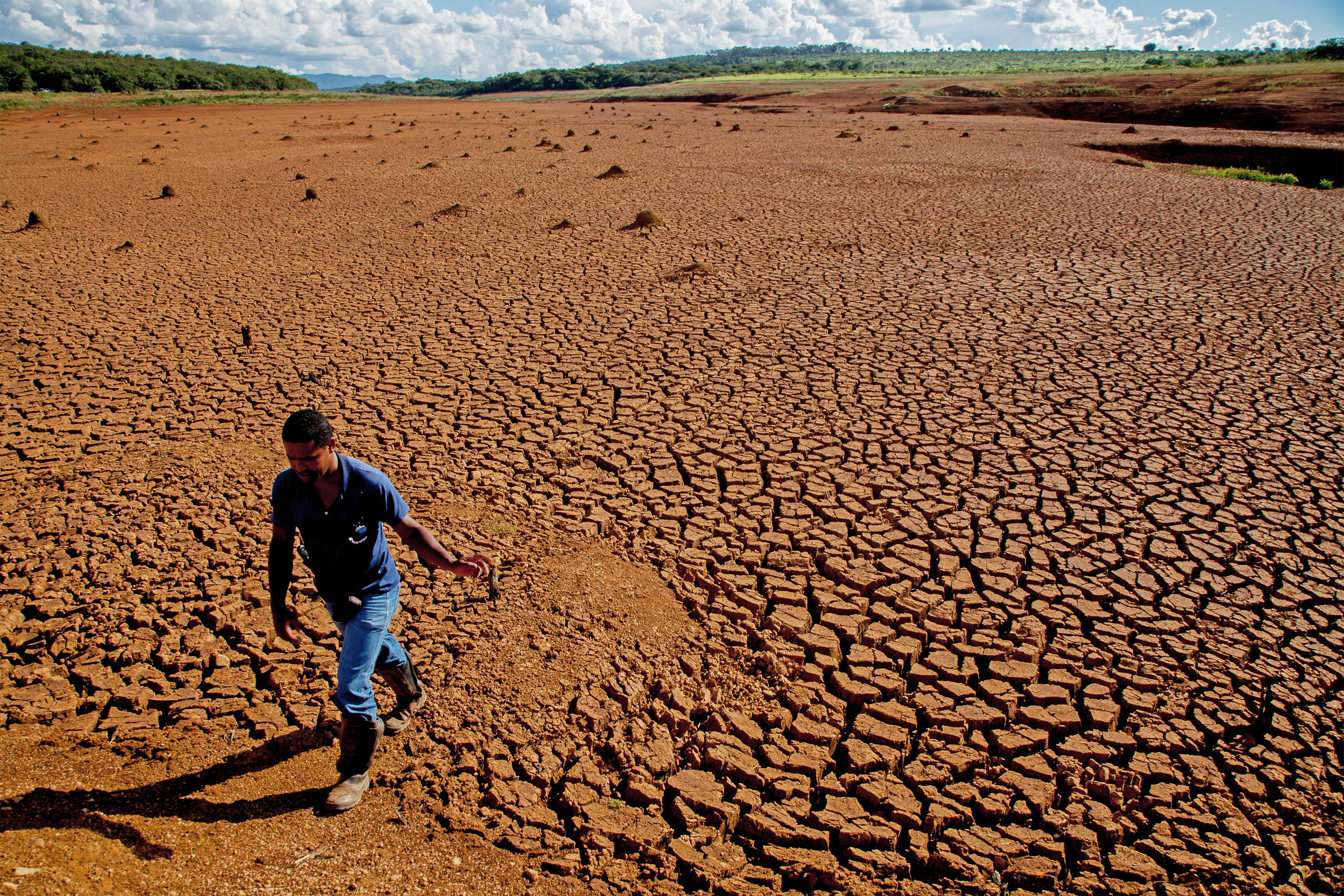 Greenpeace carries out an expedition to the main surface water sources in the south east region of Brazil, where millions of people are threatened by water shortage since 2014.  It’s way after due time our governments understand that with no forest, there’s no water –  Cristiane Mazzetti, Greenpeace’s Forest campaigner.
