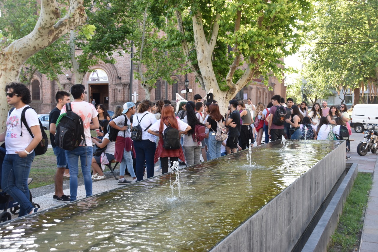 588fb009-a1d1-4b40-95ed-0ae7f747cf1e