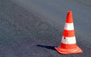 cono-de-trafico-en-la-calle