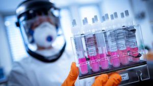 EuropaPress_2775245_imagen_recurso_trabajadores_laboratorio_busca_vacuna_contra_coronavirus_20200402203018-kRNC-U48681320079MkH-992x558@LaVanguardia-Web