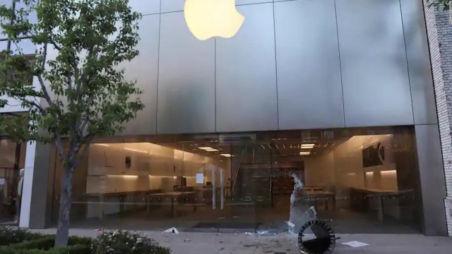 200604103951-apple-store-looting-full-169-1