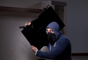 robo_de_televisor_-_ingimage
