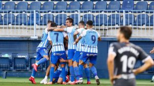 jugadores-Malaga-CF-celebran-Alcorcon_1483662355_123912538_667x375