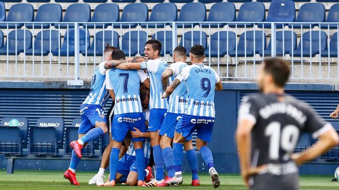 jugadores-Malaga-CF-celebran-Alcorcon_1483662355_123912538_667x375