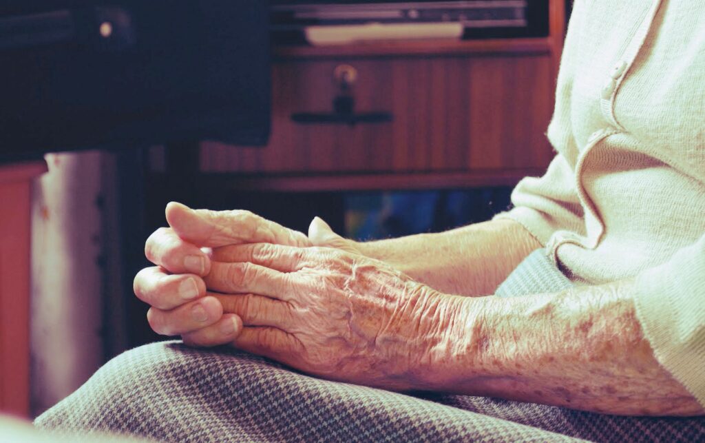 manos_abuela_57895218