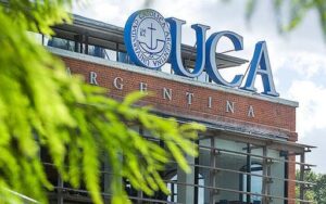 la-uca-prepara-aulas-hibridas-para-brindar-clases-virtuales-y-presenciales-en-simultaneo-2RnC