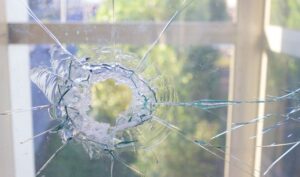 Ventana-rota_iStock_680x402