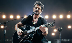 Ricardo-Arjona-se-consagra-en-Miami-con-su-Blanco-y-Negro-Tour