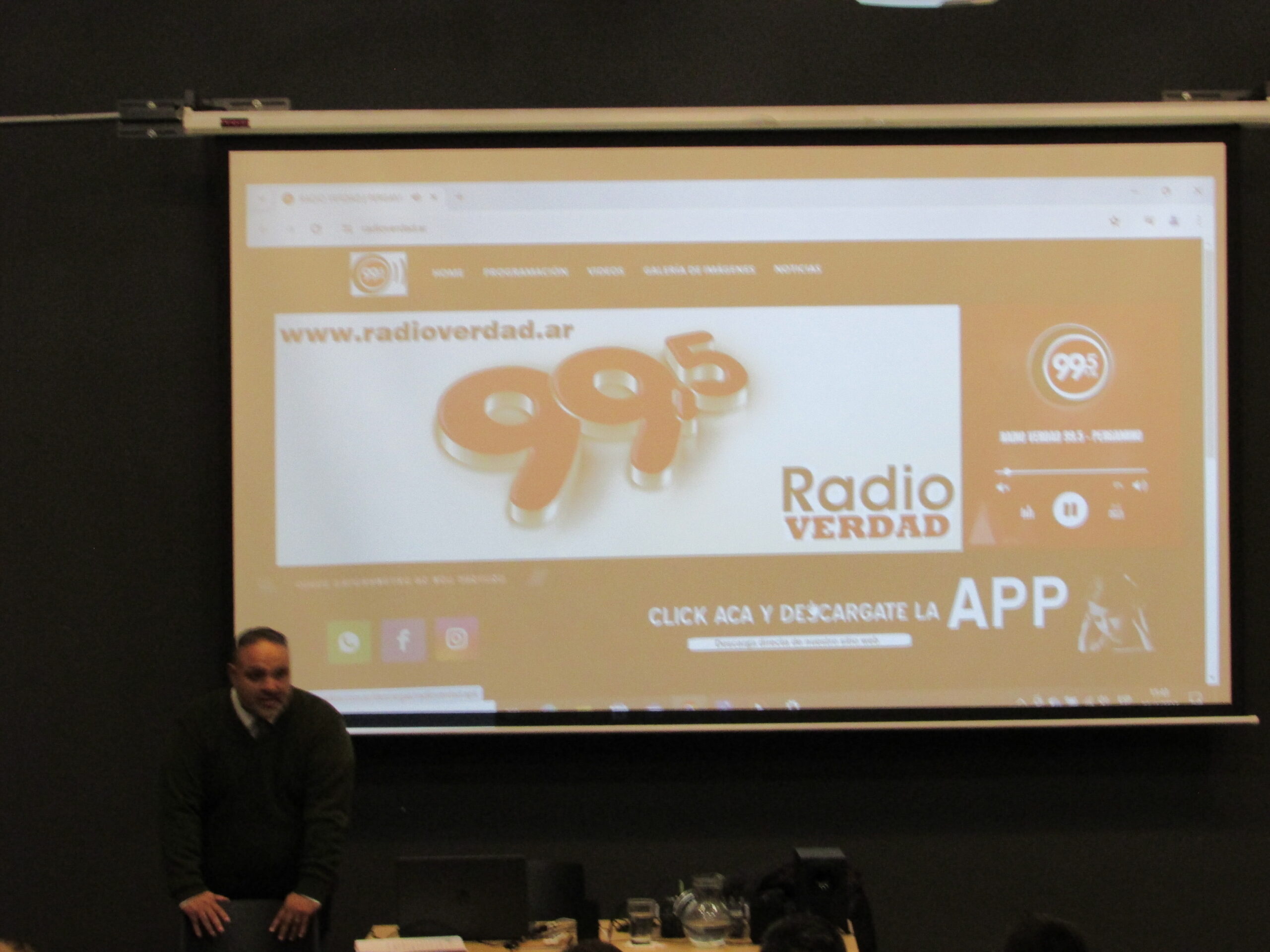 Pergamino Comunica 2024-Comenzó el «Taller de operación técnica en Radio»