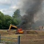 Se incendió una retroexcavadora que trabajaba en el Arroyo Pergamino