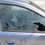 PERGAMINO-Mujer destroza el auto de su ex pareja: la Justicia le dictó una prohibición de acercamiento