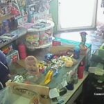 PERGAMINO-Semana de la Dulzura: pidió ser atendido, distrajo a la empleada y se llevó una caja de bombones sin pagar